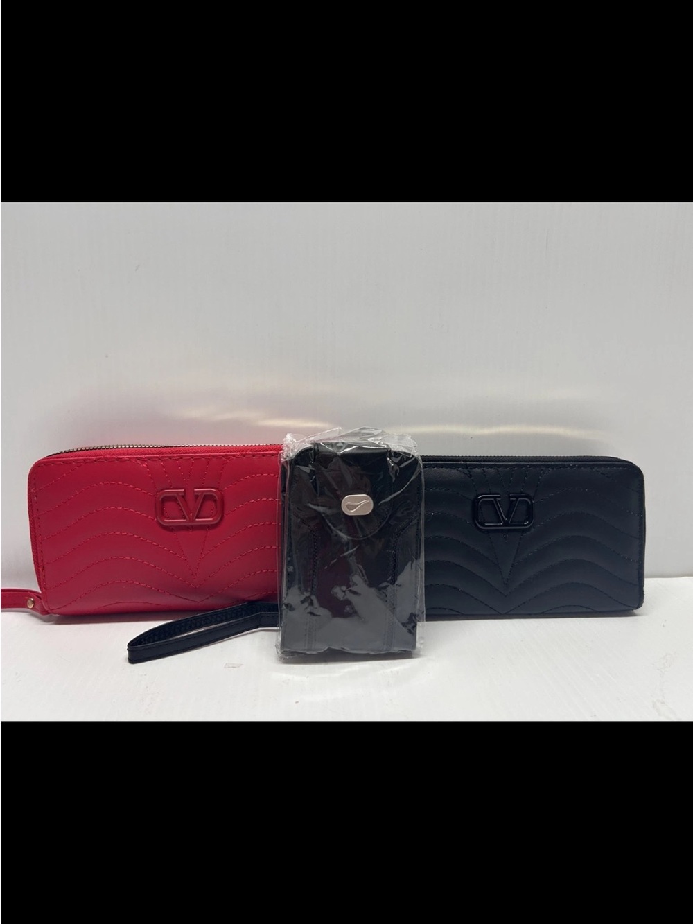 New Quilted Zip Women's Wallet Set 3pc Red Black V Logo Hardware Wristlet Lot